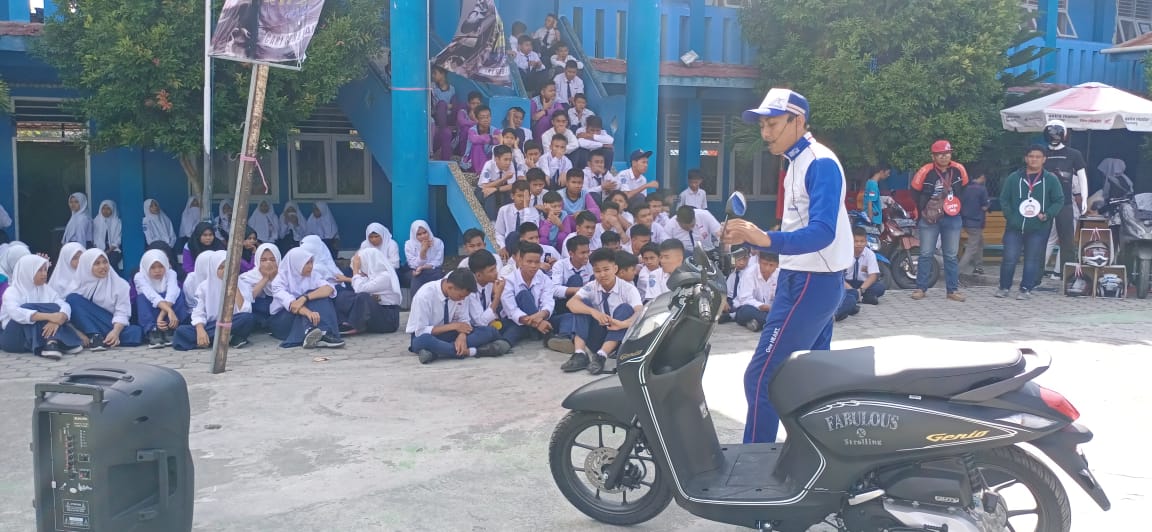 Peduli Keselamatan Dijalan, Main Dealer Astra Motor Samarinda Gelar Safety Riding Goes to School. 