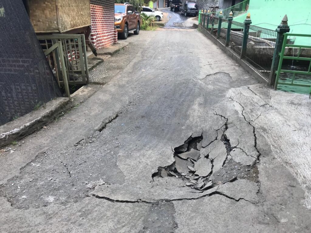 Jalan Amblas, Masyarakat Was-was