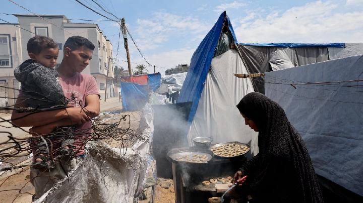 Syawal Kita Menyantap Hidangan, Namun Palestina Menelan Duka, Mengapa Umat Tak Bergerak?