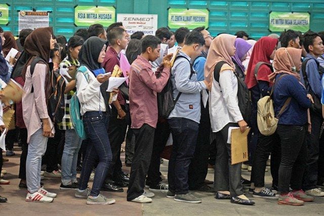 Pengangguran Tinggi di Tengah Banyaknya Perusahaan Besar, Mengapa Bisa Terjadi?