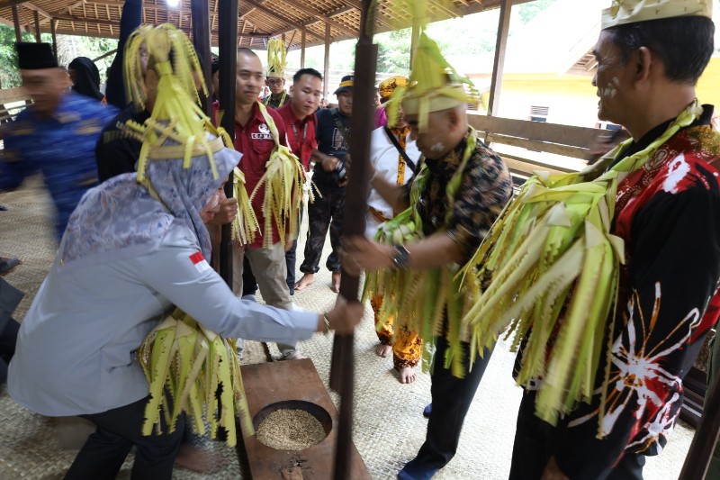 Pemkab Kukar Dukung Pelestarian Adat Melalui Festival Budaya Nutuk Beham