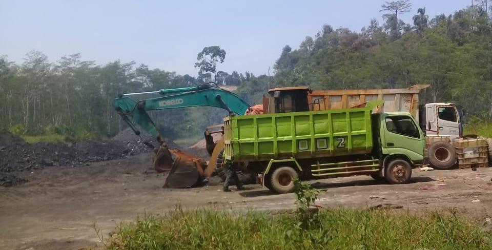 Tambang Ilegal Di Tenggarong Seberang, Dua Warga Diamankan. Permahi Sebut, Diduga Ada Sindikat Yang Bermain