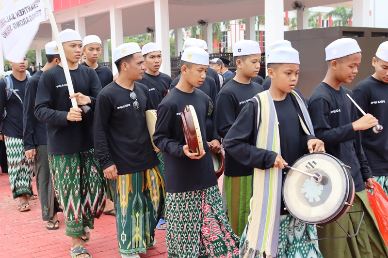 Sambut Hari Santri Nasional 2023, Kemenag Kukar Gelar Jalan Sehat Pakai Sarung 