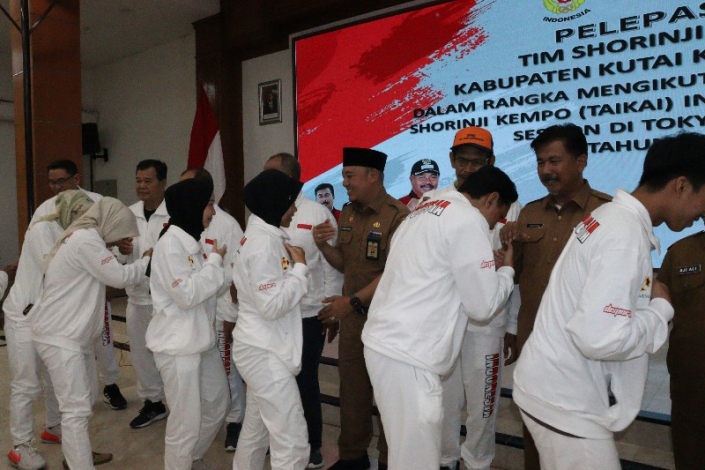 Dilepas Sekda, Tim Shorinji Kempo Kukar Berangkat ke World International Kempo Jepang