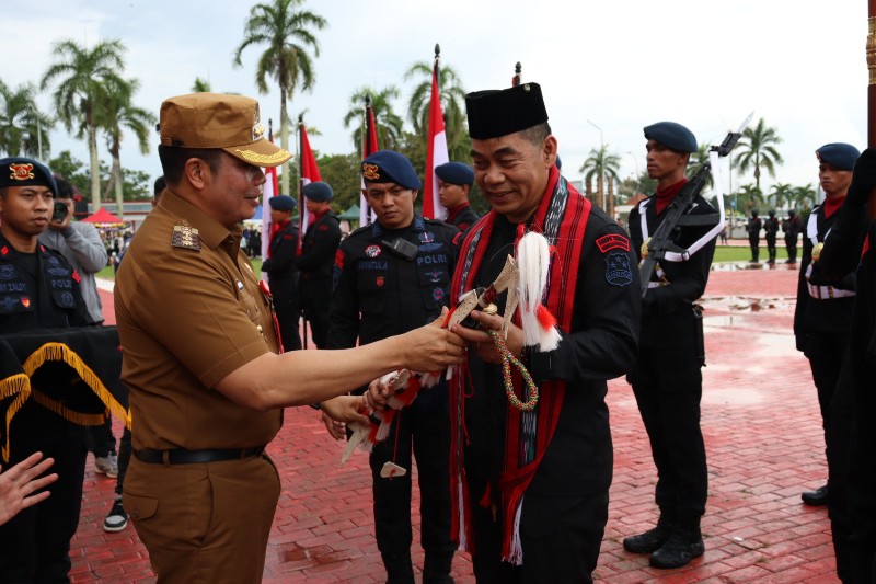 Saksikan Kirab Pasukan Brimob, Pjs Bupati Kukar Sebut Bentuk Kesiapsiagaan Jelang Pilkada