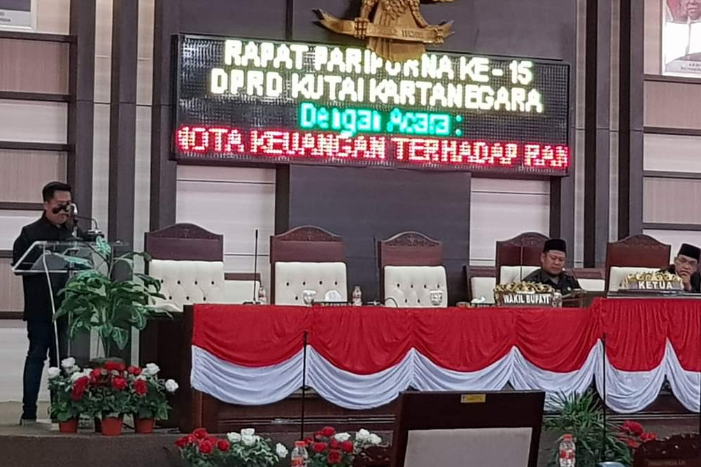 DPRD Kukar Gelar Paripurna Penyampaian Nota Keuangan Terhadap APBD-P Tahun 2022