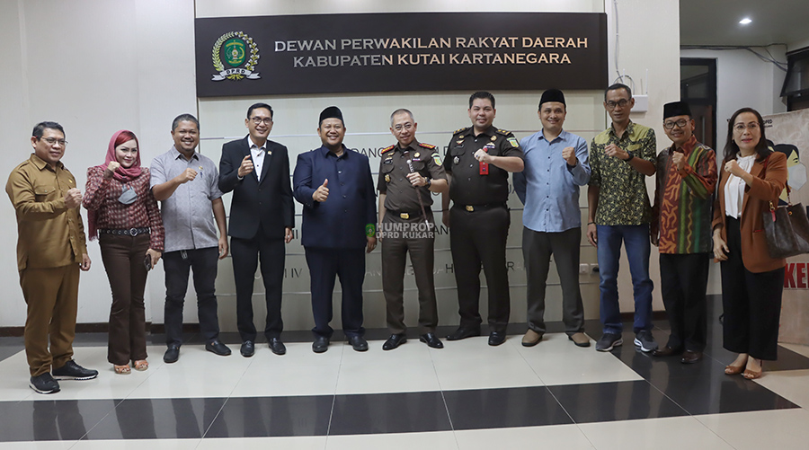 Ketua DPRD Kukar Abdul Rasid dan Jajaran Dewan Sambut Hangat Kunjungan Kerja Kajari Kukar