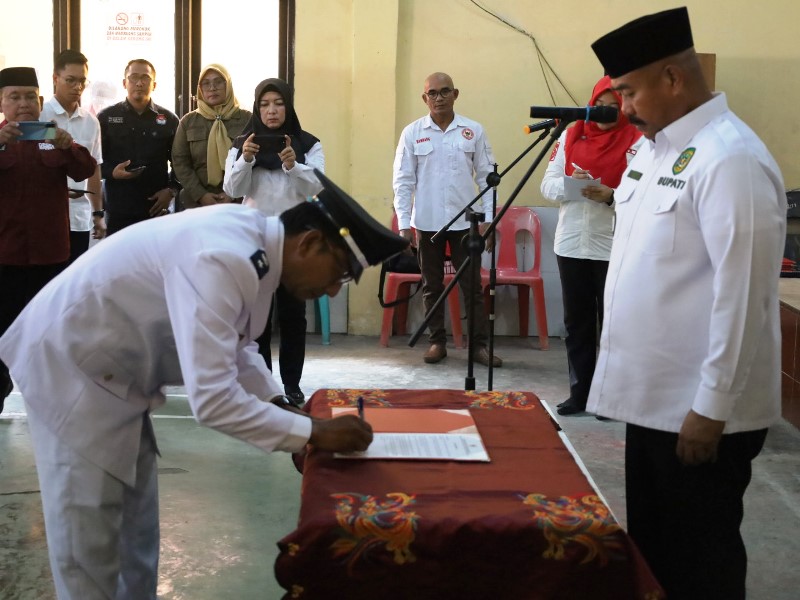 Lantik Kades PAW Purwajaya, Bupati Kukar Minta Fokus Kerjakan Pertanian dan Ekonomi Rakyat